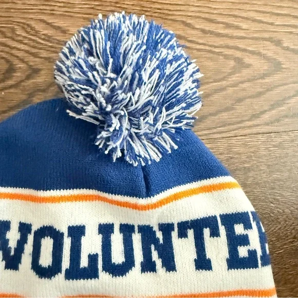 New York City Marathon Blue and White Pom-Pom Beanie from New Balance - Picture 3 of 4